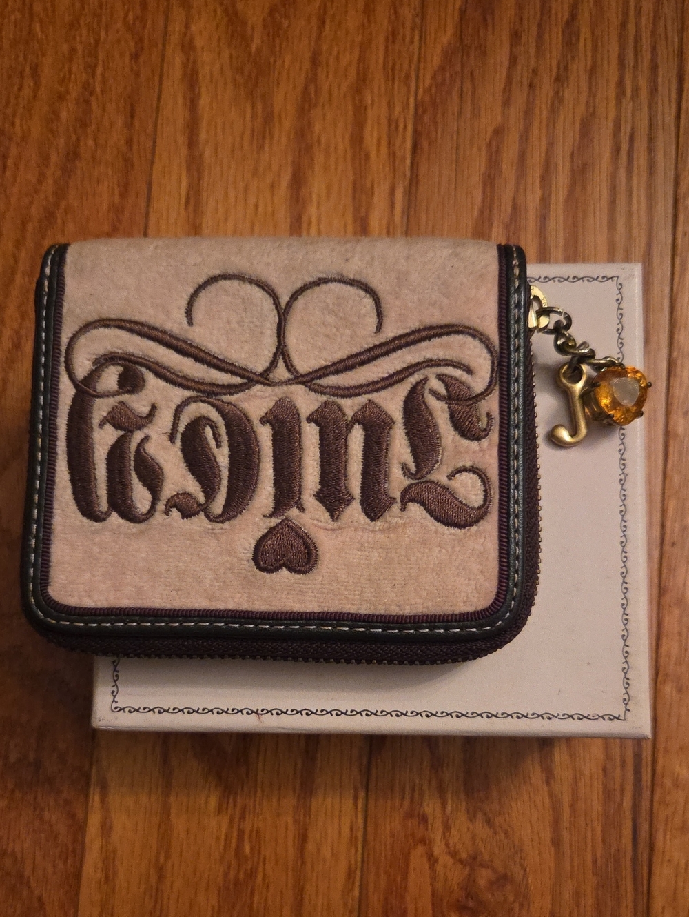 VintageJuicy Couture Beige and Brown Embroidered Zip Card Holder with Gold Charm